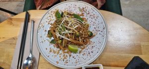 Pad thai at Roots & Rolls in Barcelona
