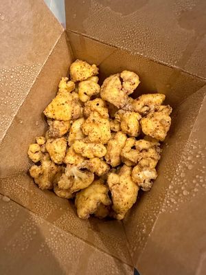 Cauliflower pop-corn at Roots & Rolls in Barcelona