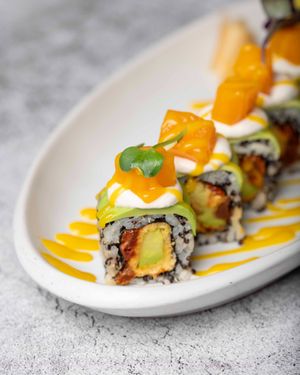 Roots & Rolls - MangoCrusion sushi uramaki at Roots & Rolls in Barcelona