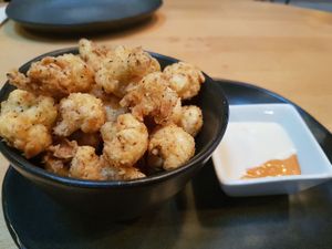 cauliflower popcorn at Roots & Rolls in Barcelona