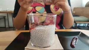 Chia pudding + rad t-shirt at Roots & Rolls in Barcelona