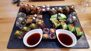 Sushi platter (50 €) at Roots & Rolls in Barcelona