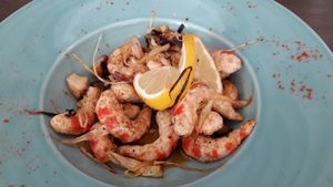 gambas al ajillo, shrimp (vegan protein), with garlic and spices at Restaurante Vegano Tierra Madre in Valencia