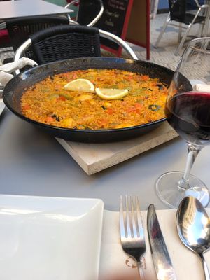 vegan paella at Restaurante Vegano Tierra Madre in Valencia