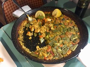 Vegan paella at Restaurante Vegano Tierra Madre in Valencia