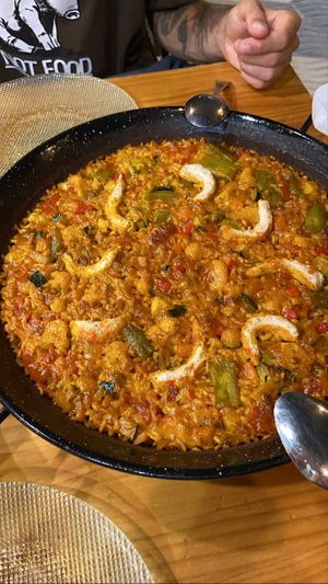 Paella with gambas at Restaurante Vegano Tierra Madre in Valencia