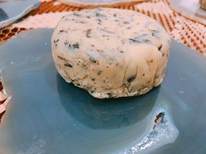 Keso curado de trufa negra y setas at Carleta Disfruta de lo Natural in Ondara