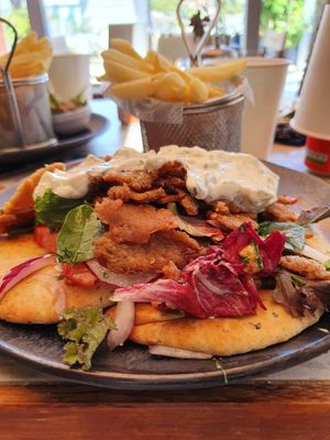 Chickpea yeeros with vegan tzatziki and naan bread at Seashells Healthy Living in Limassol