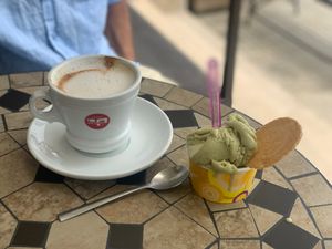 Vegan pistacchio gelato and soya cappuccino at Gelateria Dolce Idea in Siracusa