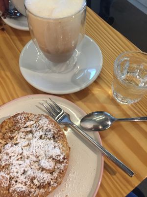 Cake and chai latte with soy milk  at Kuchenliebe in Stuttgart