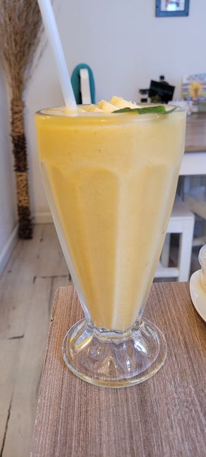 Yellow smoothie at Bolivian Green Kitchen in La Paz
