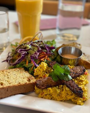 Complet  at Aux Vivres - St Laurent in Montreal