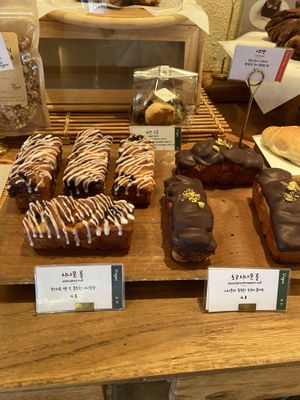 I took the chocolate cinnamon roll! The best I had!  at Doco - City Farm House Cafe in Busan