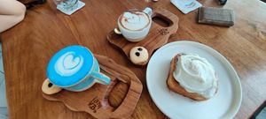 Blue latte, cappuccino and cinnamon roll at I Am Vegan Babe in Canggu
