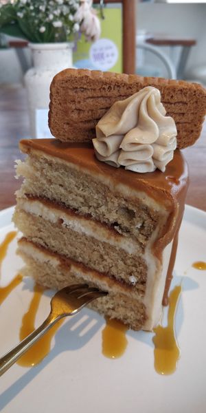 Biscoff cake 🍰 at I Am Vegan Babe in Canggu