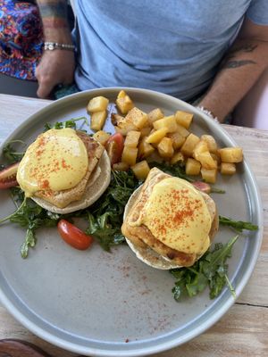 Holandaise sauce (food was completel cold, the bun was dry and probably old). If you want good vegan holandaise sauce, go to Manggis, Canggu  at I Am Vegan Babe in Canggu