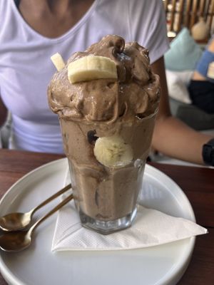 Chocoland NiceCreamSmoothie.Weren’t too impressed to be honest. Looked great & texture was fantastic, but it was just a little tasteless & wasn’t very chocolatey(yes it’s a w at I Am Vegan Babe in Canggu