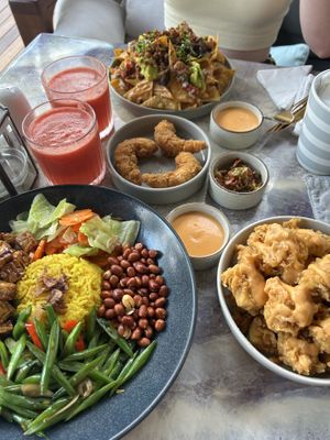 Indonesian flavours (bottom left), tempura popcorn (bottom right), crispy shrimp (centre), mini nachos (top)   at I Am Vegan Babe in Canggu