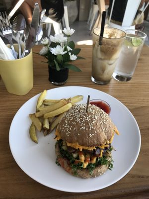 Hawaii burger at I Am Vegan Babe in Canggu