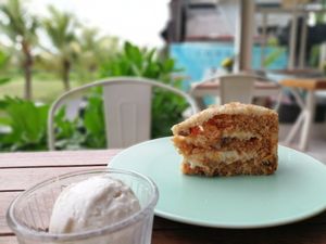 Carrot Cake & Ice Cream at I Am Vegan Babe in Canggu