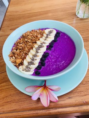 Delicious smoothie bowl 💜💜 at I Am Vegan Babe in Canggu