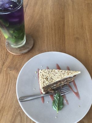 Carrot cake & butterfly effect ice tea at I Am Vegan Babe in Canggu