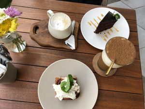 Soy latte, chocolate cake, cinnamon bun and cinnamon rudy at I Am Vegan Babe in Canggu