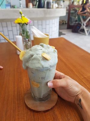 Cancun babe smoothie (60k) awesome, more of a nicecream consistency! at I Am Vegan Babe in Canggu