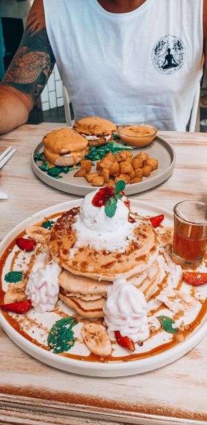 Fluffiest pancakes & eggs benny at I Am Vegan Babe in Canggu