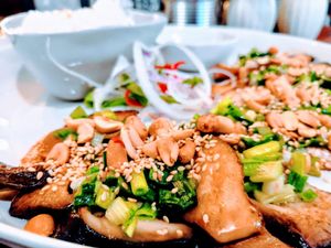 Pan sear mushrooms at Vegan Zone in Hoi An