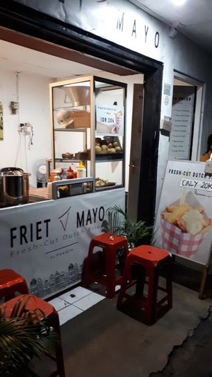 The lady that owns the shop is a very sweet and friendly lady. 
She cooks the fries two times to get them crunchy as they should be. at Friet Mayo in Kuta