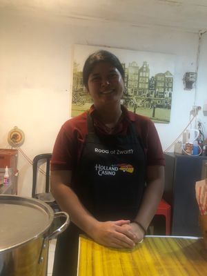 The owner Pugi, always happy and makes delicious chips. Vegetarian & Vegan at Friet Mayo in Kuta