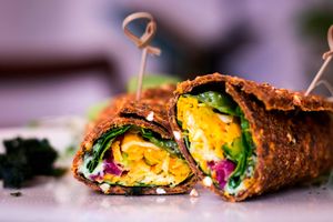 Wrap. Wrapbread made from our juice pulp, with cashew, chia and buckwheat. Foto: Miri Fenske at Kosmos K in Copenhagen