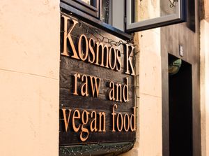 All vegan, some raw, all organic. Foto: Miri Fenske at Kosmos K in Copenhagen