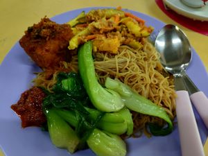 Fried beehoon with three dishes at Tong Xin Vegetarian Food in Central Singapore