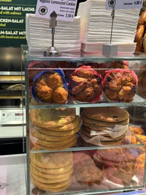 vegan cookie options  at FRA - Deli Bros - T1 in Frankfurt