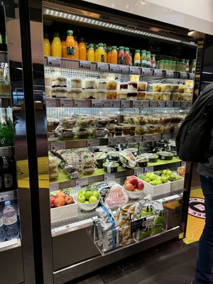 chilled food and fresh juice selection  at FRA - Deli Bros - T1 in Frankfurt