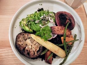 Farmers bowl at Fauna & Flora in Lisbon