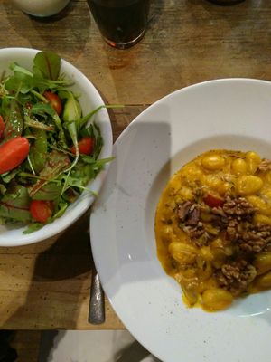 Gnocchi mit Beilagensalat at Giuseppe e Amici in Rosenheim