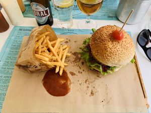 the grassy - chickpea burger with fries at Hamburgueria do Mercado in Funchal