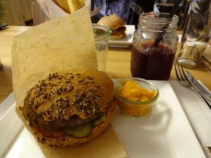 burger menu with pumpkin ketchup sauce at 1885 in Bremen
