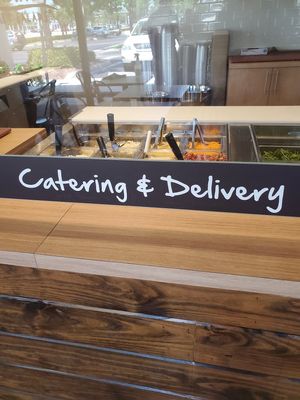 They deliver at Giardino Gourmet Salads in Naples