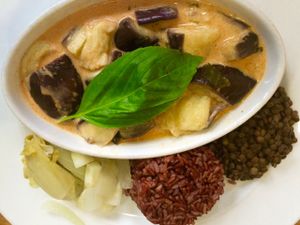 aubergine curry at Veget'Halles in Paris