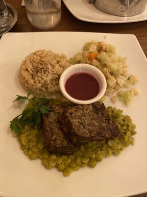 Tiene varias opciones veganas, buena atención y todo muy rico   at Veget'Halles in Paris