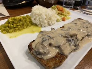 Seitan with mushroom sauce, vegetables, rice and peas   at Veget'Halles in Paris