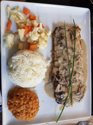 Escalope de seitan at Veget'Halles in Paris