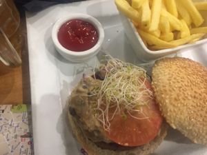veggie burger at Veget'Halles in Paris