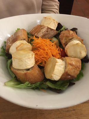 Salade au chèvre chaud  at Veget'Halles in Paris