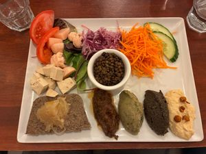 Assiette composée at Veget'Halles in Paris