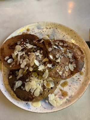 Pancakes with apples and cinnamon  at Happy Food and Health  in Rotterdam